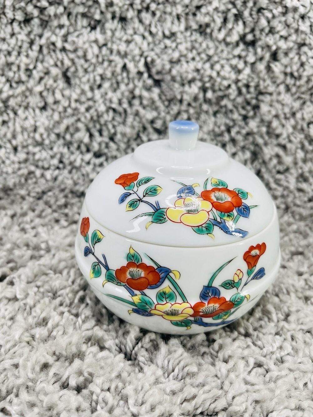 Arita Ware Flower Pattern Ceramic Bowl with Lid Japanese Home Decoration